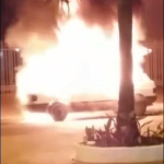 VÍDEO: carro pega fogo na frente de fórum no interior