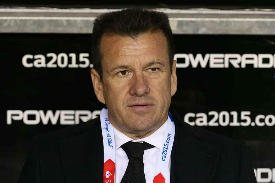 Dunga admite erros na estreia e diz que time não está pronto