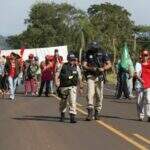 Integrantes do MST bloqueiam rodovia perto de Corumbá