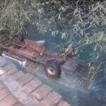 Caminhonete cai de ponte em Bonito e mata funcionário de prefeito