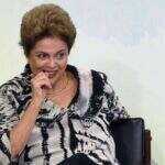 Com beijo, Dilma ironiza boato de que estaria internada