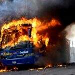Alunos queimam ônibus no México e ameaçam boicotar eleições deste domingo