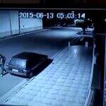 VÍDEO: em 1 minuto, ladrão arromba e furta carro estacionado na Vila Sobrinho