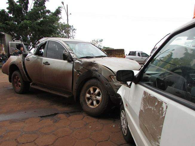 Quadrilha tenta levar caminhonete para o Paraguai mas é presa após acidente