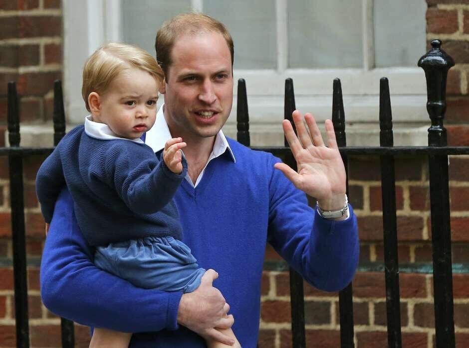 Príncipe William leva filho George ao hospital para conhecer irmã