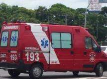 Acidente com três carros deixa um ferido e inconsciente em Campo Grande