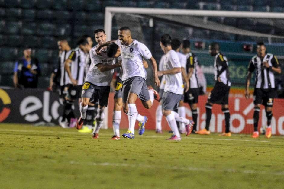 Botafogo faz gol contra bizarro, mas empata com Figueirense
