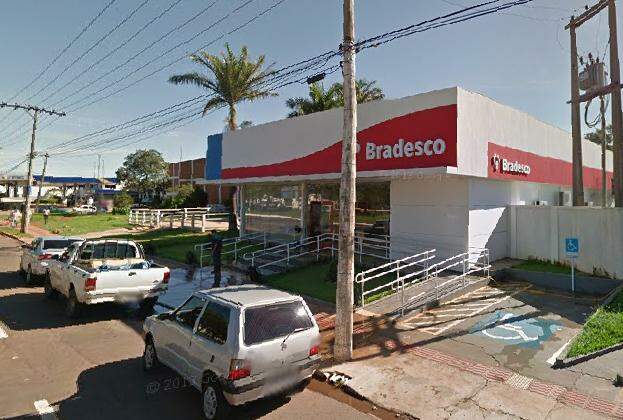 Homem foge de policial e invade banco em Campo Grande