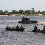 Equipes de socorro procuram por marinheiro que caiu no Rio Paraguai