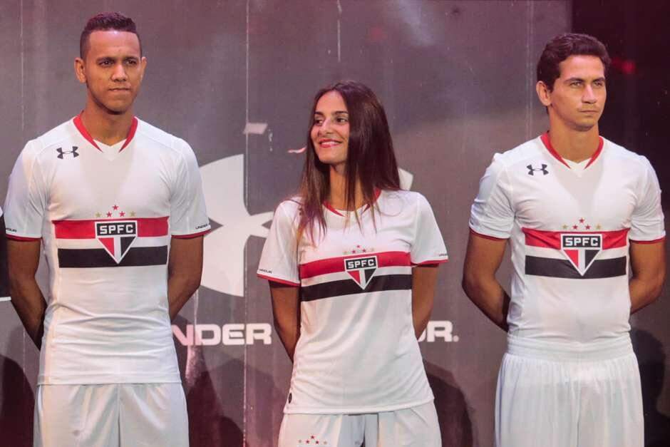 São Paulo revela novo uniforme com presença de musa e global