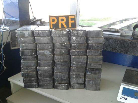 Carro com placas de Campo Grande é apreendido com 50 kg de cocaína no Paraná