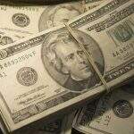 Dólar opera quase estável mas segue acima de R$ 3