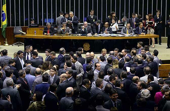 Deputados de MS reprovam reforma política aprovada na Câmara