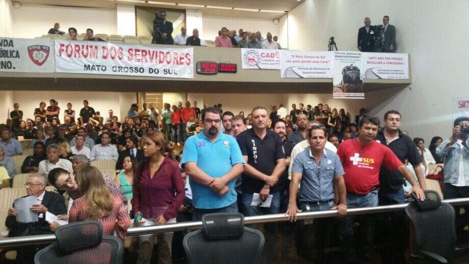Reinaldo recebe Fórum dos Servidores para discutir reajuste salarial