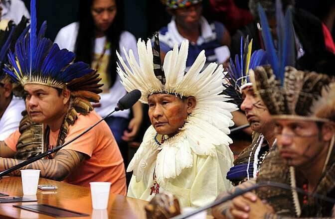 Parlamentares e ambientalistas criticam tratamento dado a indígenas pela Câmara
