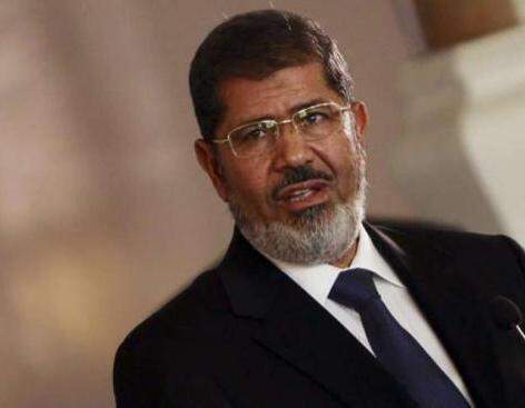 Ex-presidente Mohamed Mursi é condenado à morte no Egito por fuga em massa