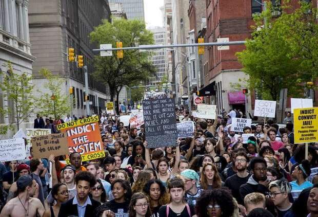 Baltimore lidera protestos nos EUA após acusação a policiais