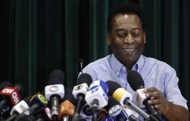 Pelé sofre operação na próstata e é internado de novo em SP