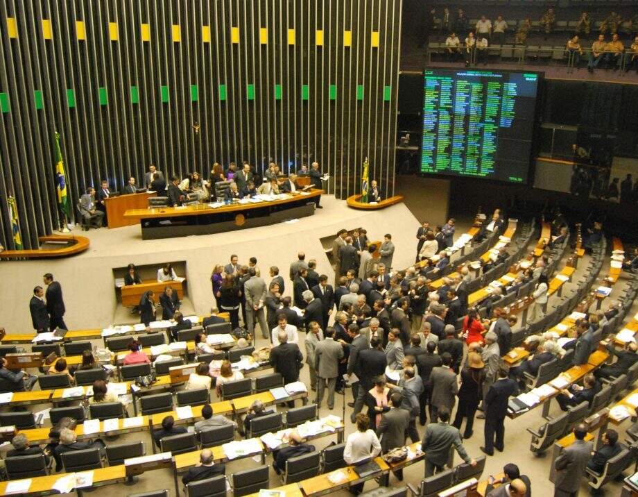 Câmara dos Deputados deve começar a votar reforma política nesta terça-feira