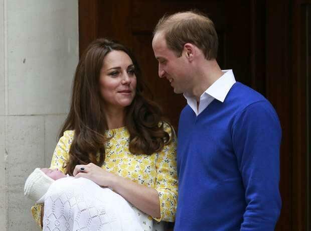William e Kate aparecem com princesa real pela 1ª vez