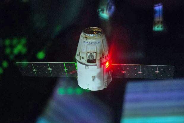Cápsula da SpaceX inicia volta à Terra após abastecer a Estação Espacial