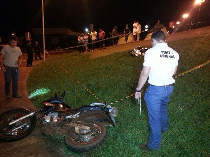 Motociclista morre ao bater em Monumento aos Colonos em Dourados