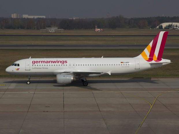 Autoridades francesas dizem que copiloto quis derrubar A320