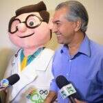 Governo apresenta mascote ‘Dr. Saúde’ e promete zerar fila de 18 mil