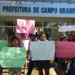 Moradores de favela protestam por casas populares e energia elétrica