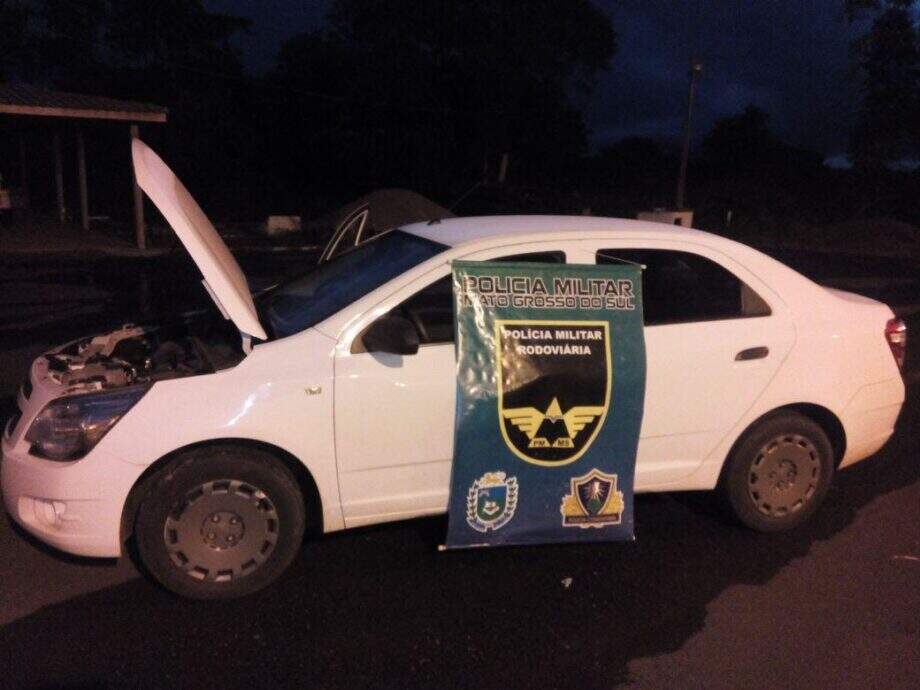 Polícia recupera carro roubado em 2014 que ia rumo ao Paraguai
