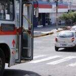 Acidente entre ônibus e carro no centro da Capital deixa condutor ferido