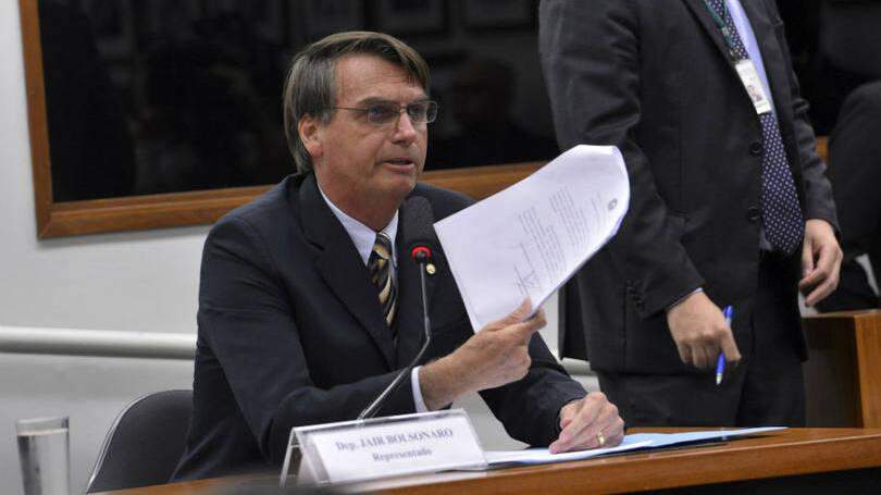 Bolsonaro entra com pedido para impeachment