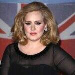 Adele diz que teve medo da fama por causa de Amy Winehouse