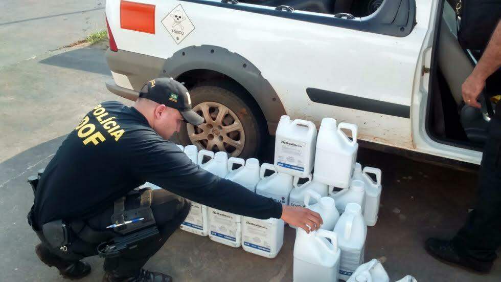 Contrabandista de herbicida tenta subornar policiais com R$ 2 mil e acaba preso