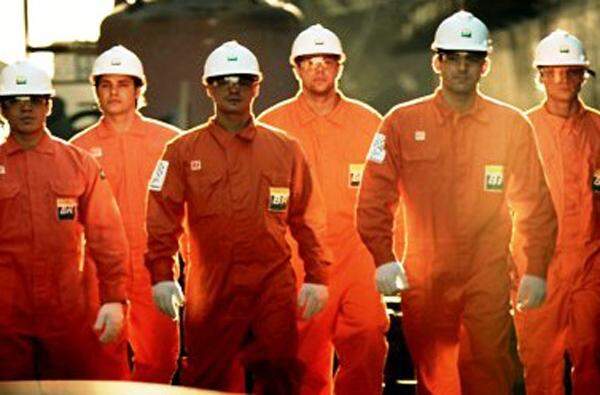 Petroleiros ameaçam acirrar movimento grevista e paralisar produção