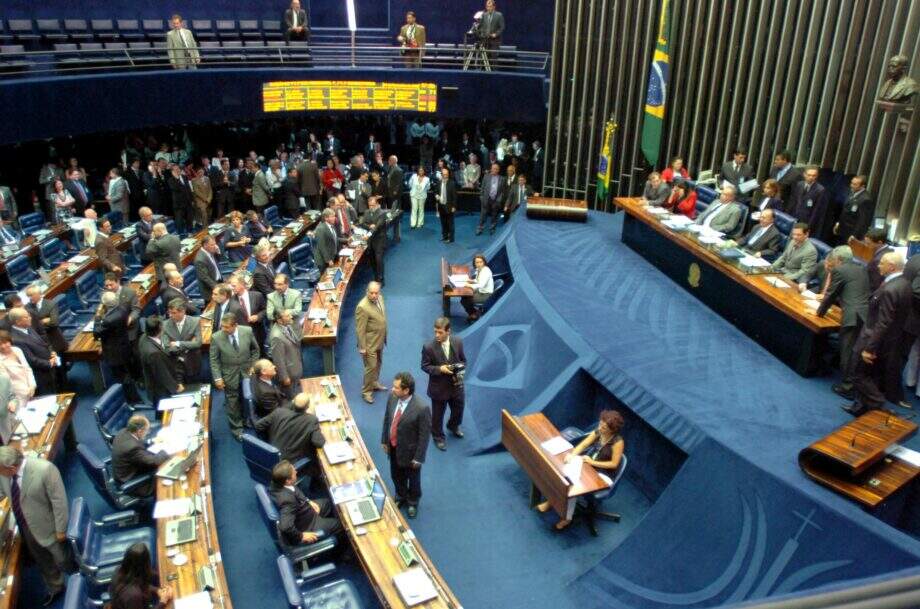 AGORA: PSDB e PT votam a favor do voto secreto e PMDB libera bancada para votação