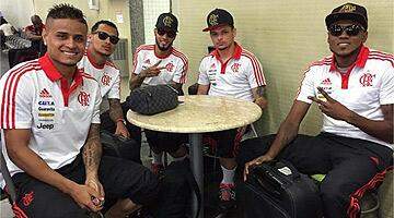 Jogadores do Flamengo são multados e afastados após ‘festinha’