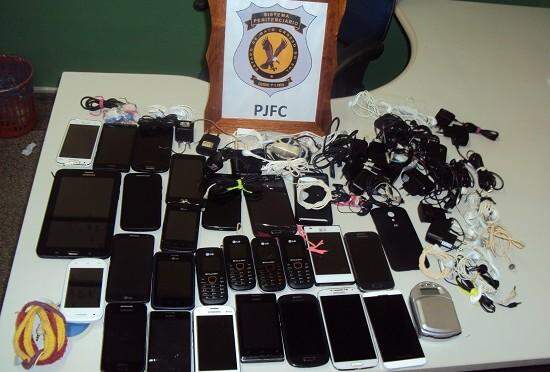 Agentes encontram celulares e balança de precisão em presídio da Capital