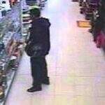 Dupla é presa em flagrante após furtar bebidas e facão de supermercado
