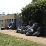 Coleta continua parada e lixo se acumula nas calçadas da Capital