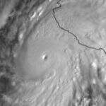 Furacão Patrícia é rebaixado para tempestade tropical no México