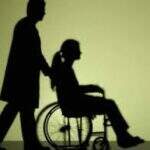 Estado de MS indenizará professora que passou a usar cadeira de rodas após cair em escola