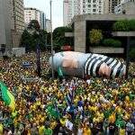 Ato na Paulista expõe em telão parlamentares contrários ao impeachment