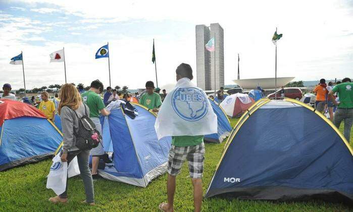 Governo do DF proíbe acampamentos na Esplanada até a votação do impeachment