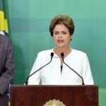 Comissão abre sessão para debater parecer do impeachment de Dilma