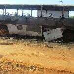 Ônibus e caminhão são destruídos em novo ataque em posto de combustível