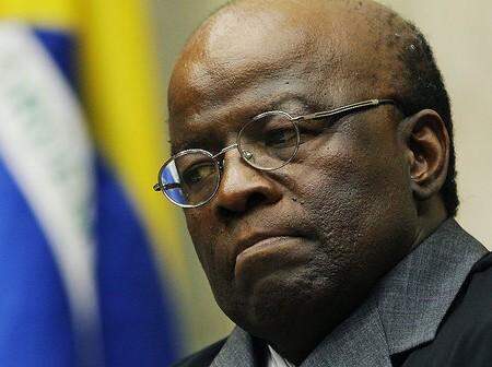 “É de chorar de vergonha”, diz Joaquim Barbosa sobre votação do impeachment