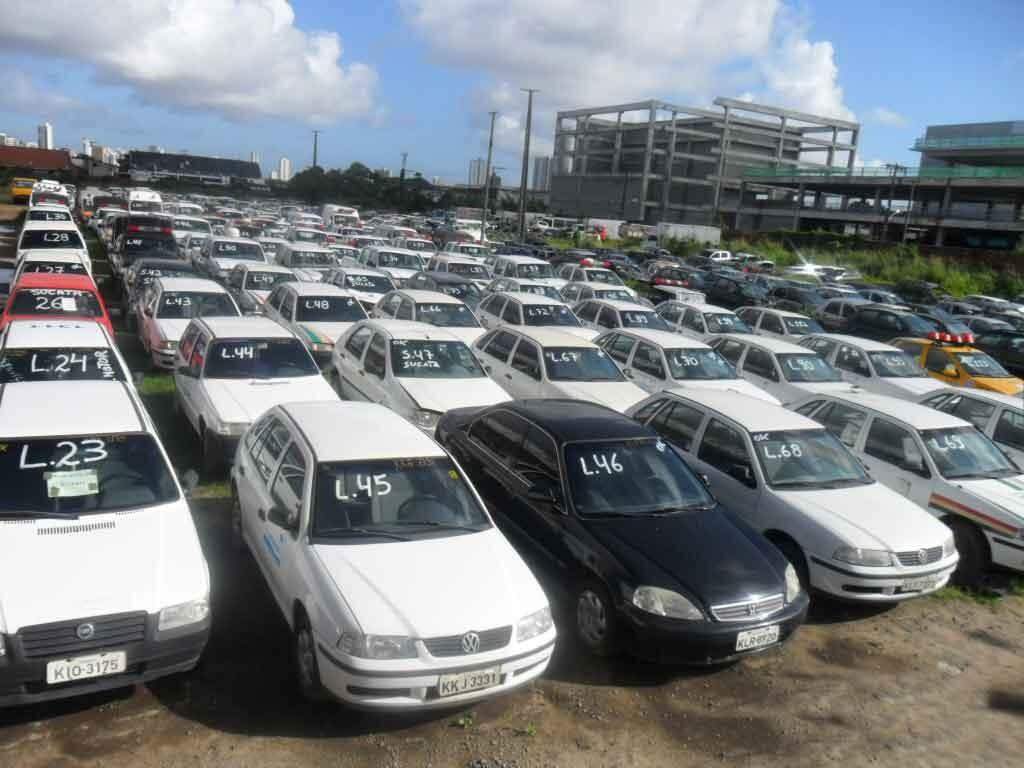 Receita Federal leiloa 43 veículos apreendidos em Corumbá
