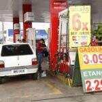 Consumidor comemora e empresários pedem investigação por queda da gasolina