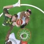 Brasil empolga torcida, mas perde para Lituânia na estreia do basquete masculino